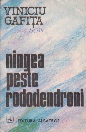 Ningea peste rododendroni